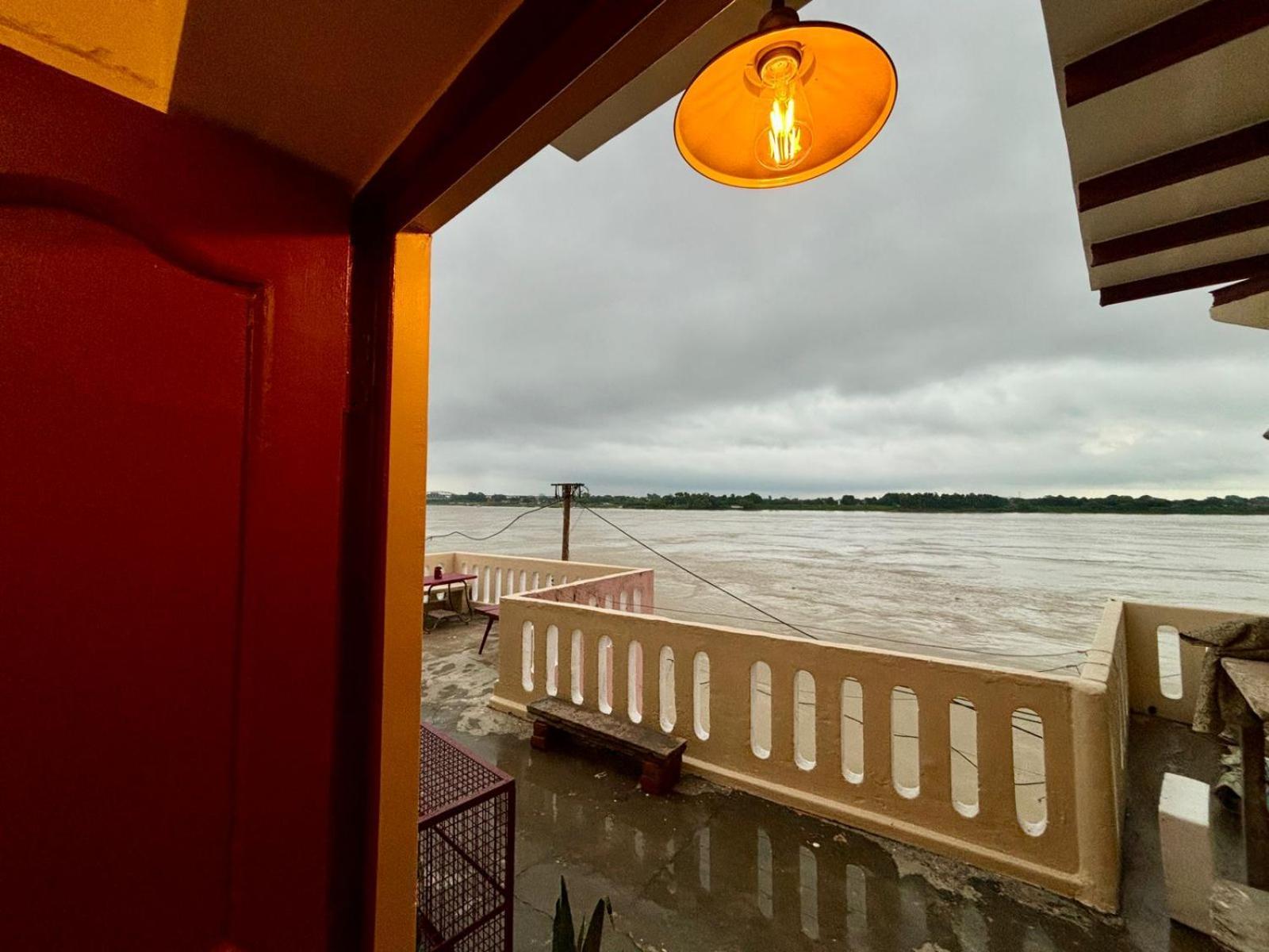 Vintage River Homestay バラナシ エクステリア 写真